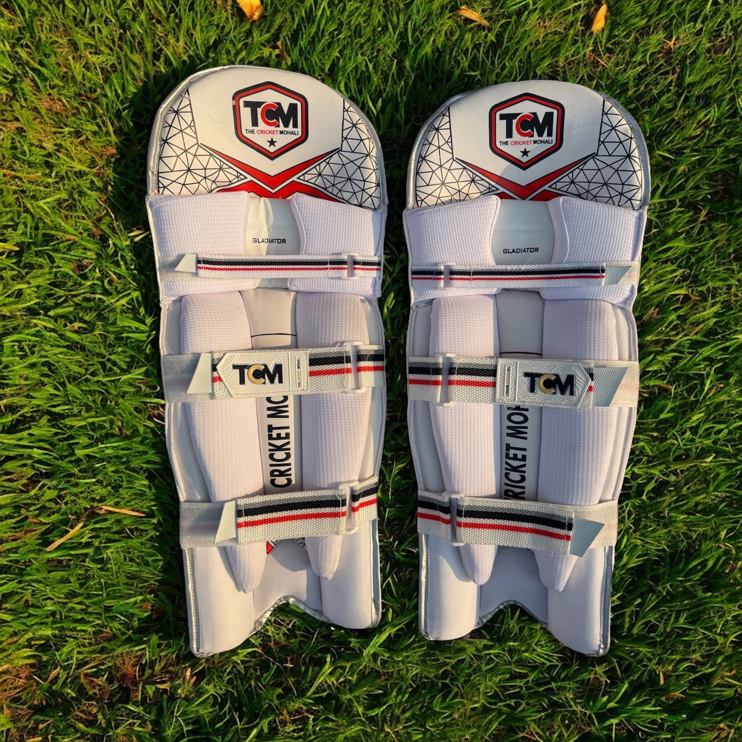 TCM GLADIATOR Batting Legguard White RH
